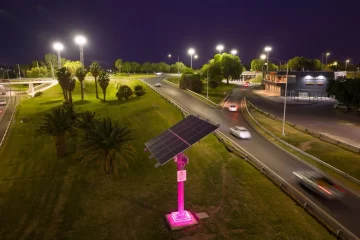 Avenida Circunvalación, iluminada de rosa para promover la lucha contra el cáncer de mama