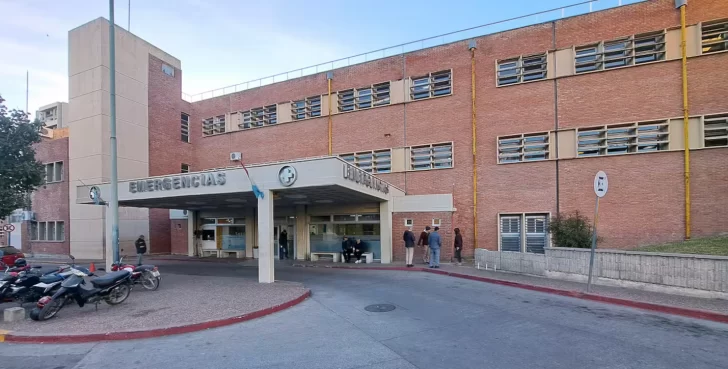 Una adolescente de 13 años jugaba con un arma y se disparó por accidente en la cabeza Una adolescente de 13 años jugaba con un arma y se disparó por accidente en la cabeza