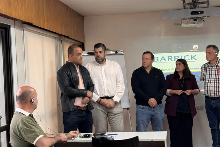 Docentes de la UCCuyo se capacitan para entrenar en liderazgo a personal de Veladero