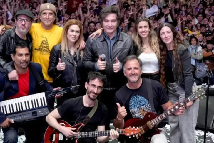 Tocó con Javier Milei y lo echaron por tener puesta la camiseta del club al que pertenece