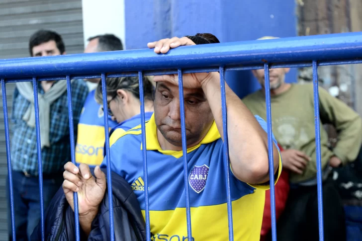 Planteles de clubes que dirigió Miguel Ángel Russo llegaron a la Bombonera para despedirlo