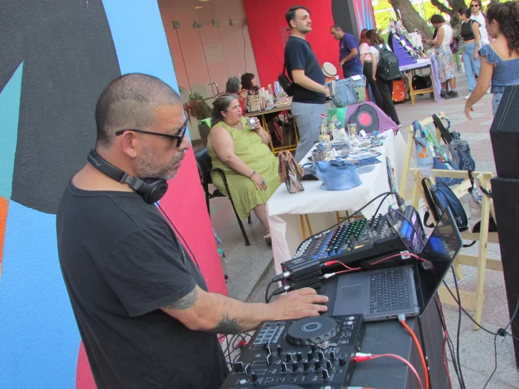 dj-728x546 dj-728x546