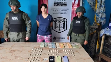 Gendarmería Nacional detuvo a una mujer con casi 100 dosis de cocaína Gendarmería Nacional detuvo a una mujer con casi 100 dosis de cocaína
