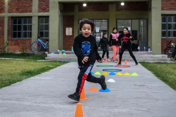 En Zonda, los chicos practican Funcional para estimular y mejorar su crecimiento físico y cognitivo En Zonda, los chicos practican Funcional para estimular y mejorar su crecimiento físico y cognitivo