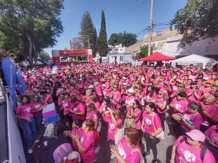 San Juan se envolvió en el listón rosa para concientizar sobre la lucha contra el cáncer de mama