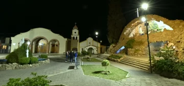 Con un templo renovado y un desfile cívico, rendirán honor a la Virgen de Fátima