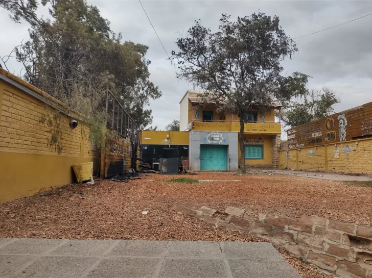 Incendio frente a la Casa de Gobierno: el restorán afectado perdió el depósito y la cocina, y quedó inhabilitado para trabajar Incendio frente a la Casa de Gobierno: el restorán afectado perdió el depósito y la cocina, y quedó inhabilitado para trabajar