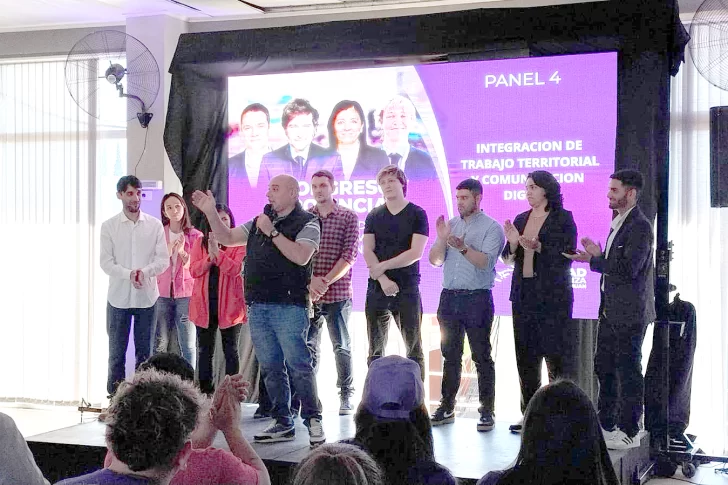 El show del principal influencer de Milei en San Juan: arenga a la tropa, “saquen al pingüino del cajón” y el discurso explosivo de Peluc