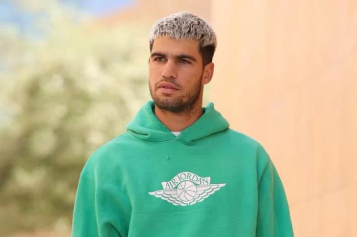 La foto de Carlos Alcaraz en Arabia Saudita con un bolso Louis Vuitton de 12.000 dólares