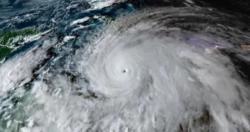 El huracán Melissa tocó tierra en Jamaica con vientos de casi 300 kilómetros por hora El huracán Melissa tocó tierra en Jamaica con vientos de casi 300 kilómetros por hora