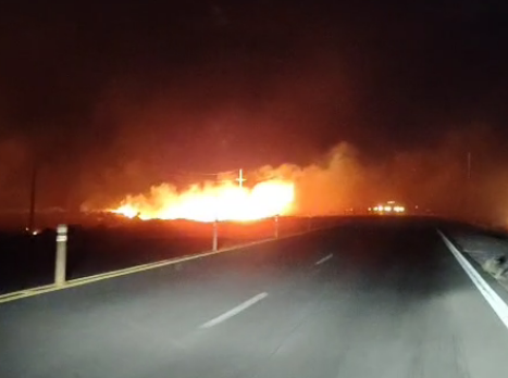 Un incendio de grandes dimensiones en Ruta 40, una de las 33 intervenciones que tuvo Bomberos por el viento Zonda