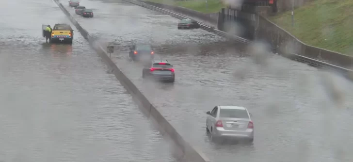 Tormenta en el AMBA: cayeron más de 100 milímetros y hay inundaciones, barrios anegados y miles de usuarios sin luz Tormenta en el AMBA: cayeron más de 100 milímetros y hay inundaciones, barrios anegados y miles de usuarios sin luz