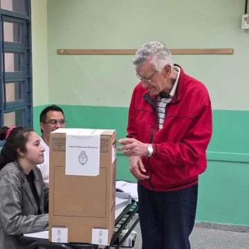 José Luis Gioja: “Votando sin bronca y con mucha esperanza” José Luis Gioja: “Votando sin bronca y con mucha esperanza”