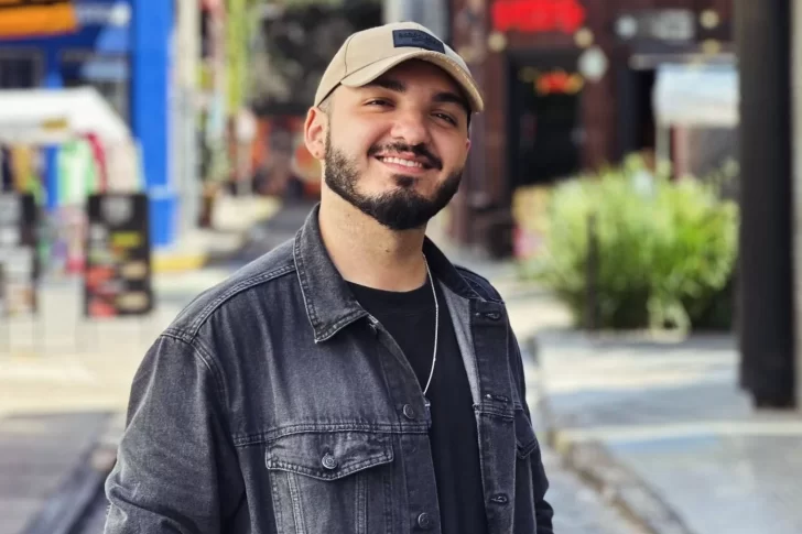 Juanse Arano presenta su primer disco, con canciones de autor y un show audiovisual