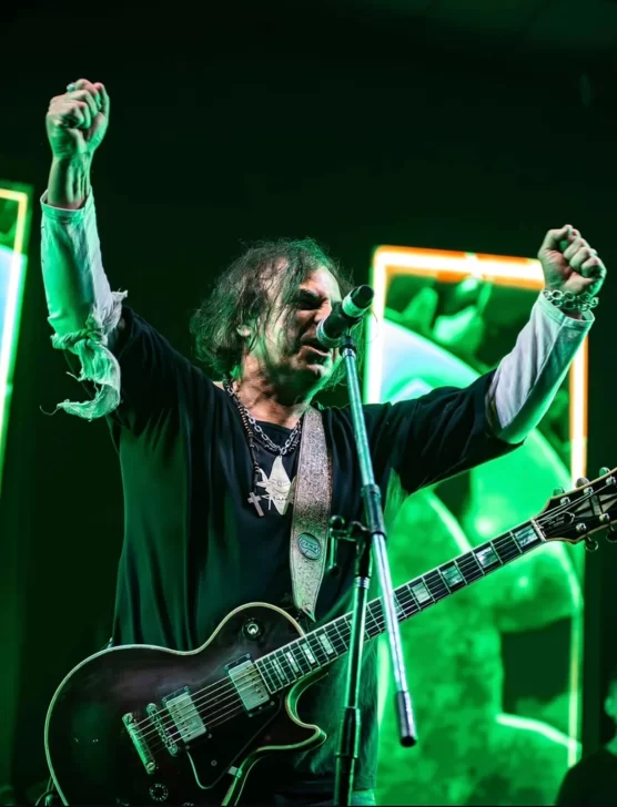 junior-556x728 junior-556x728