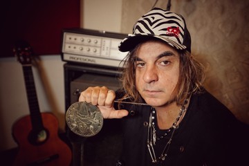 Marcelo “Junior” Lescano de Caras Extrañas: “Las banderas del rock que no se caen son las del barrio”