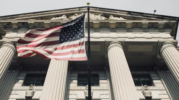 Juicio por YPF: Preska volvió a ordenarle a la Argentina que entregue los chats de Luis Caputo y Massa