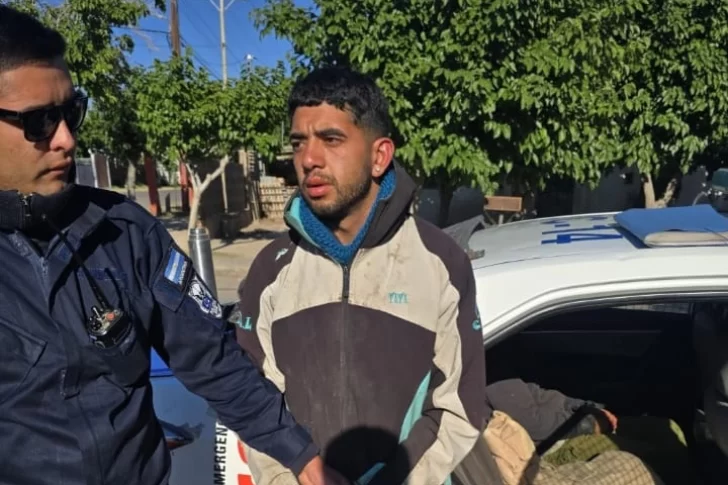 Dos ladrones ingresaron a una vivienda cuando estaban sus propietarios: fueron detenidos cuando intentaban huir