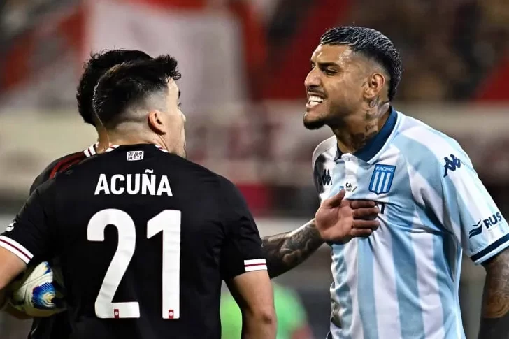 Balboa recibió una fuerte sanción por su escupitajo a Acuña