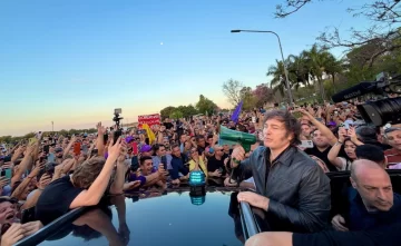 Milei de campaña en Entre Ríos: recorrida popular y reunión con su aliado Frigerio