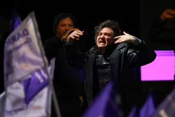 Milei adelantó que se tomará “algo de tiempo” para definir los cambios en el Gabinete y puso como prioridad el paquete de reformas Milei adelantó que se tomará “algo de tiempo” para definir los cambios en el Gabinete y puso como prioridad el paquete de reformas