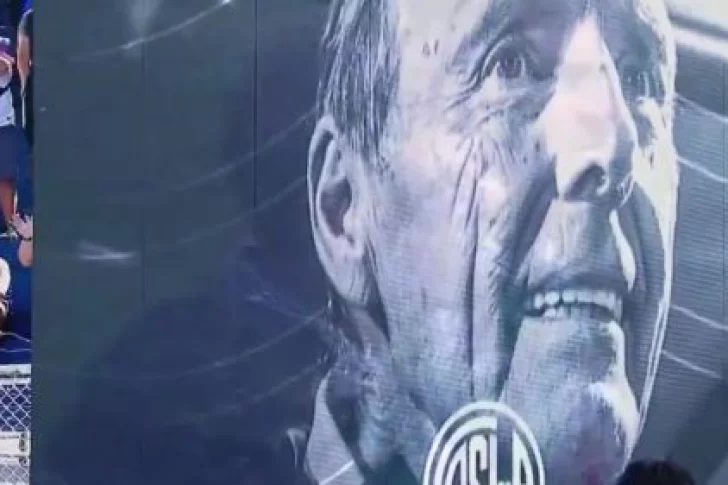 El primer homenaje para Russo en la fecha 12 fue en el partido entre San Martín y San Lorenzo