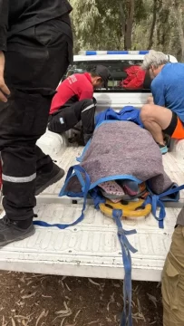 Rescatan a una mujer que se accidentó cuando hacía trekking en Las Tapias Rescatan a una mujer que se accidentó cuando hacía trekking en Las Tapias