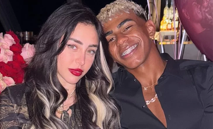 Nicki Nicole y Lamine Yamal, a los besos en una terraza Nicki Nicole y Lamine Yamal, a los besos en una terraza