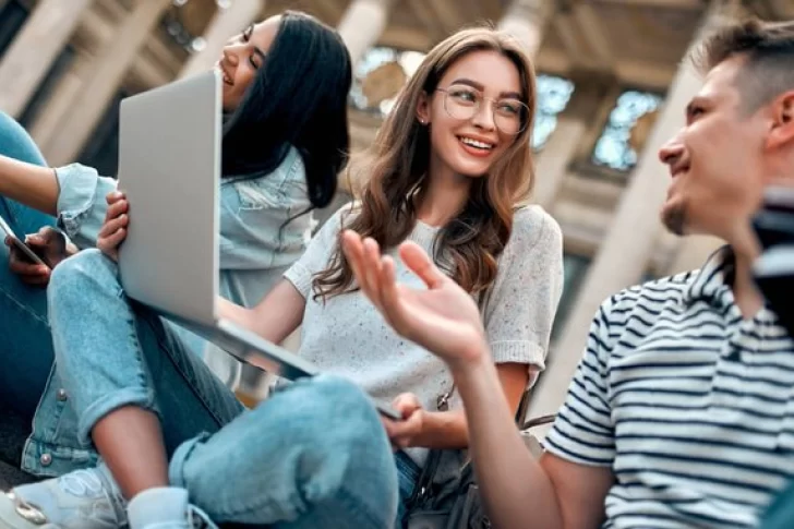 Las 5 carreras terciarias con más salida laboral para 2028, según la IA