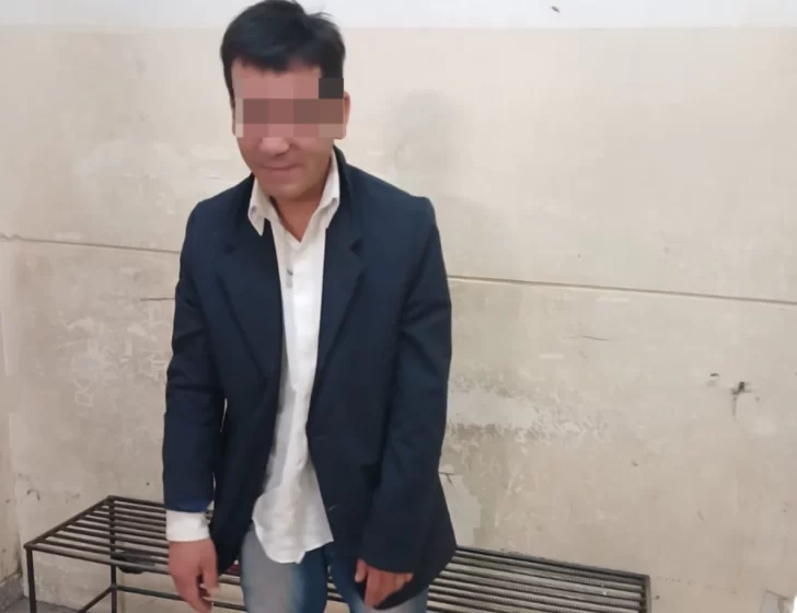 Lo acusan de intentar robarse un auto en Chimbas: lo retuvieron los vecinos hasta que llegó la policía Lo acusan de intentar robarse un auto en Chimbas: lo retuvieron los vecinos hasta que llegó la policía