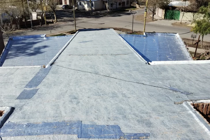 Tras publicar en este medio el pedido de ayuda, lograron recaudar fondos para arreglar todo el techo de la parroquia que dañó el temporal de Santa Rosa