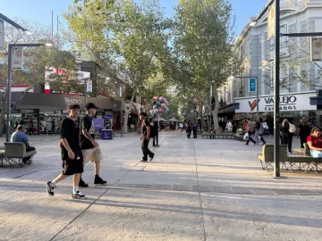 Qué sucederá con la atención comercial este viernes 10 de octubre, feriado nacional