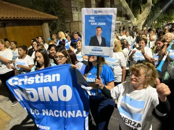 La sede del PJ desbordó de alegría tras el triunfo de Cristian Andino La sede del PJ desbordó de alegría tras el triunfo de Cristian Andino
