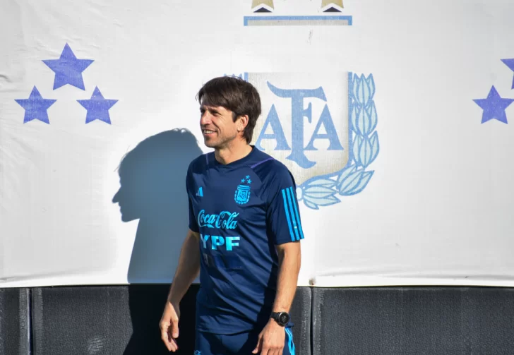 Diego Placente dio la lista de Argentina para el Mundial Sub-17 en Qatar Diego Placente dio la lista de Argentina para el Mundial Sub-17 en Qatar