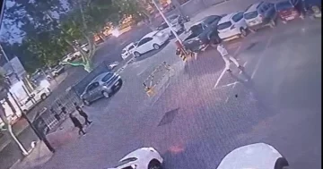 Denuncian que le abrieron la camioneta usando un inhibidor en la playa de un conocido shopping