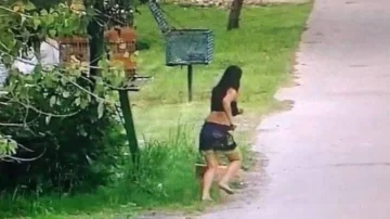 Una joven intentó matar a su mamá mientras dormía: la fuerte imagen de la víctima ensangrentada