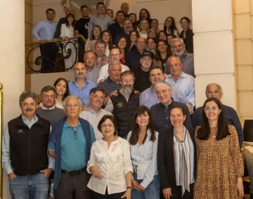 Referentes de bodegas y personalidades del mundo del vino protagonizaron una cata a ciegas por el Concurso Guarda 14