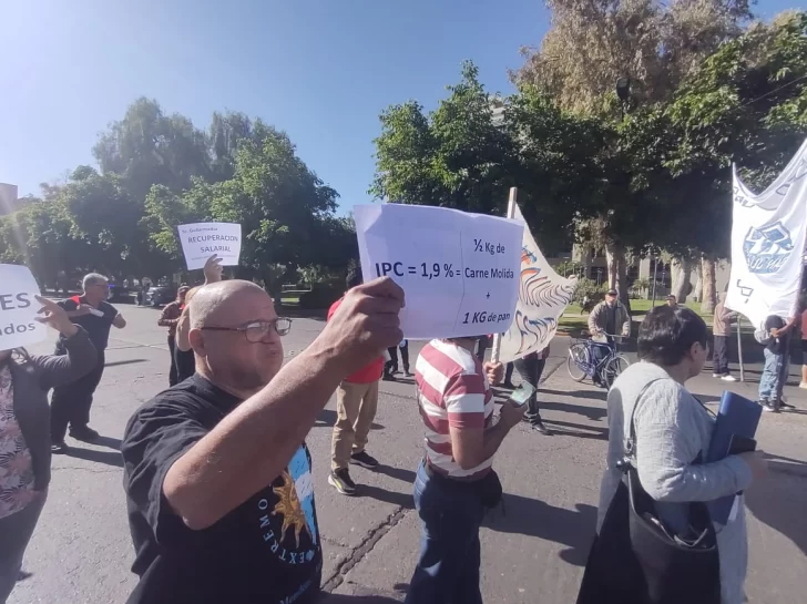 reclamo-salarial-estatales-09102025-2-728x545