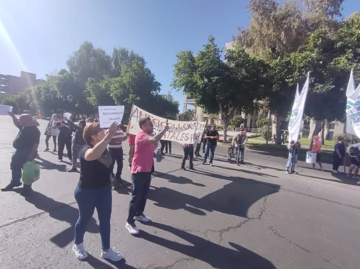 reclamo-salarial-estatales-09102025-3-728x545