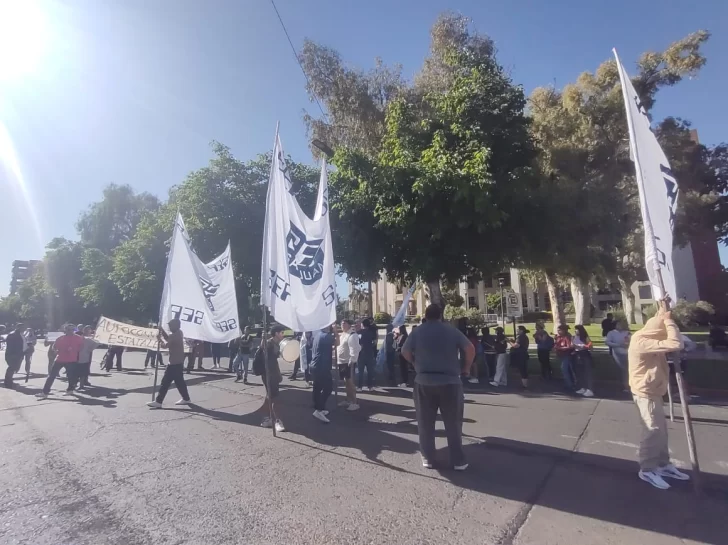 reclamo-salarial-estatales-09102025-4-728x545