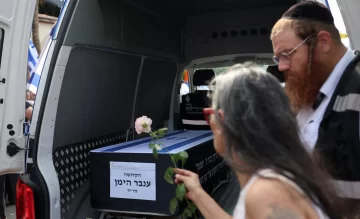 En medio de la tensión por el ingreso de ayuda humanitaria, Hamas entregó dos cuerpos de rehenes israelíes