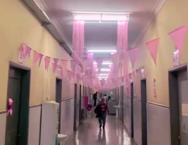 El Hospital Marcial Quiroga se vistió de rosa para concientizar sobre el cáncer de mama El Hospital Marcial Quiroga se vistió de rosa para concientizar sobre el cáncer de mama