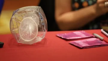 Preservativo vaginal: cómo funciona y por qué representa autonomía sexual para las mujeres Preservativo vaginal: cómo funciona y por qué representa autonomía sexual para las mujeres