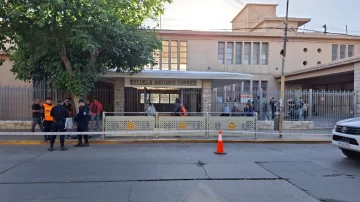 Arrancó la votación con el debut de la Boleta Única Papel: en San Juan están habilitados a sufragar 620.823 personas Arrancó la votación con el debut de la Boleta Única Papel: en San Juan están habilitados a sufragar 620.823 personas