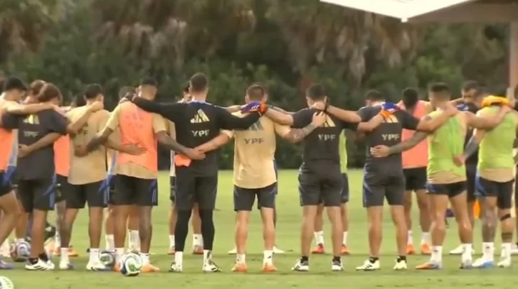 El conmovedor minuto de silencio de la Selección argentina por la muerte de Miguel Ángel Russo