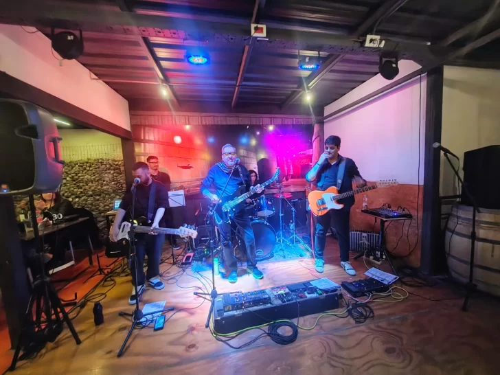 “Sueño Stereo”, el tributo musical que llama a la nostalgia con el sonido de hoy “Sueño Stereo”, el tributo musical que llama a la nostalgia con el sonido de hoy