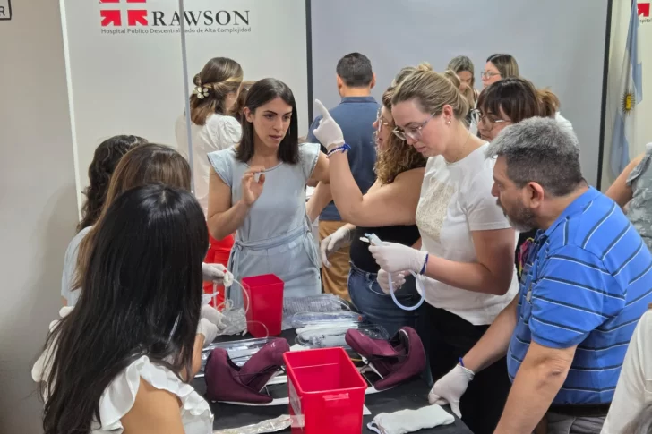 Con un simulacro clínico se capacitó al personal del Hospital Rawson en atención de hemorragia obstétrica