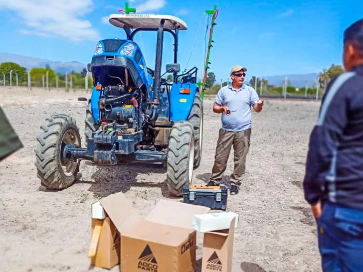 En Jáchal capacitaron a tractoristas para mejorar la seguridad en el trabajo y la productividad En Jáchal capacitaron a tractoristas para mejorar la seguridad en el trabajo y la productividad