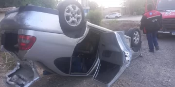 Perdió el control del auto y volcó en Pocito Perdió el control del auto y volcó en Pocito