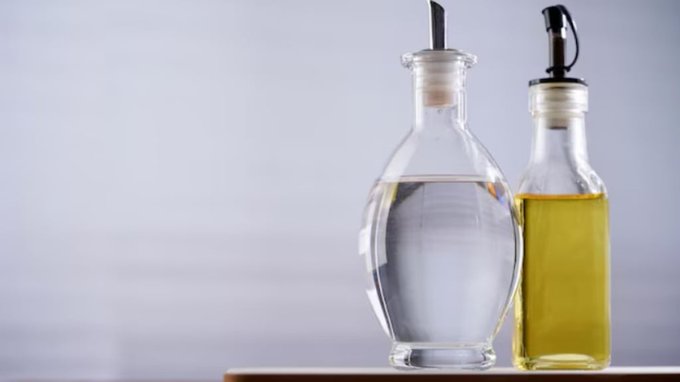 Para qué sirve mezclar aceite de oliva con vinagre: no es para la ensalada